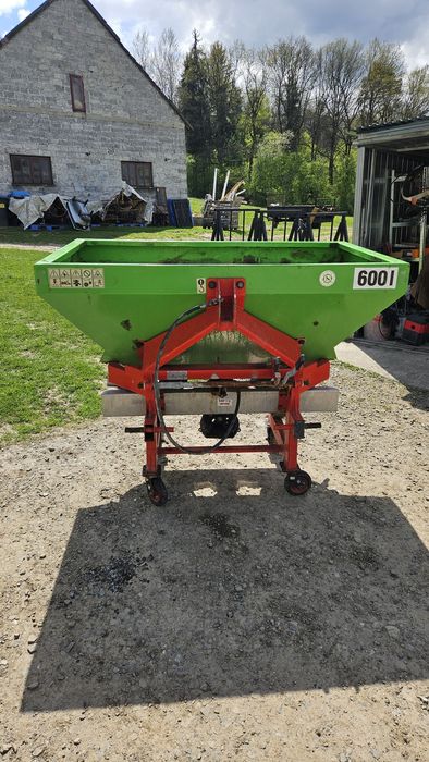 Rozsiewacz dwutalerzowy Strumyk Tytan 600L hydrauliczne otwierany