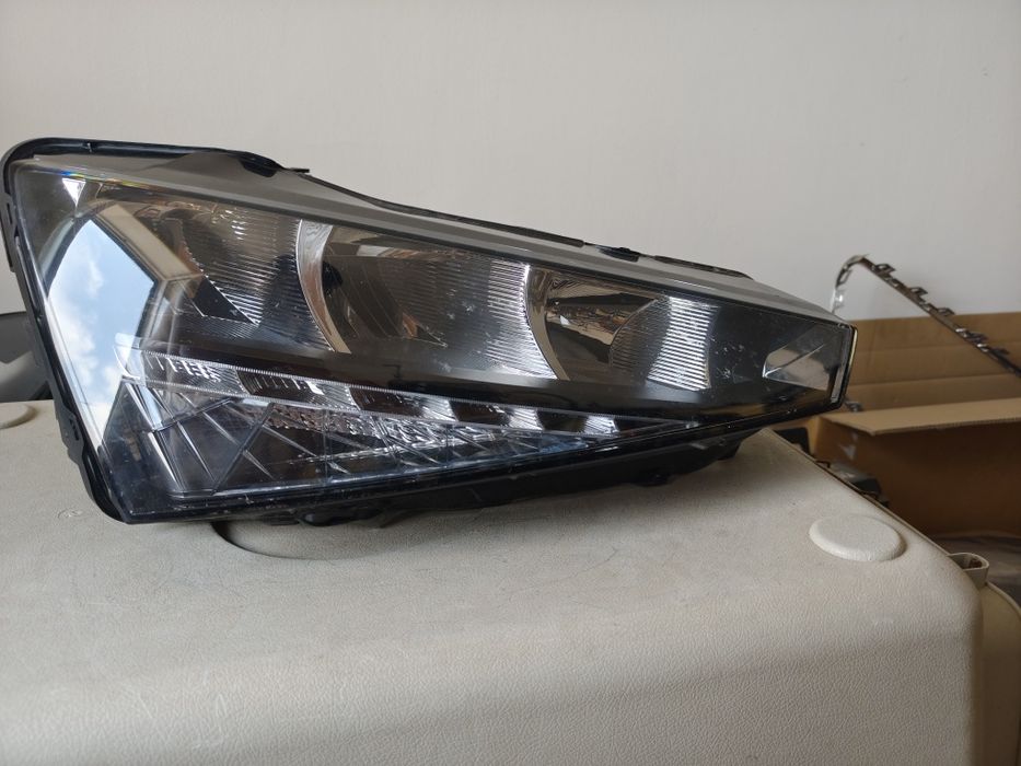 Ótica Skoda Scala farol crystal lighting lado direito original