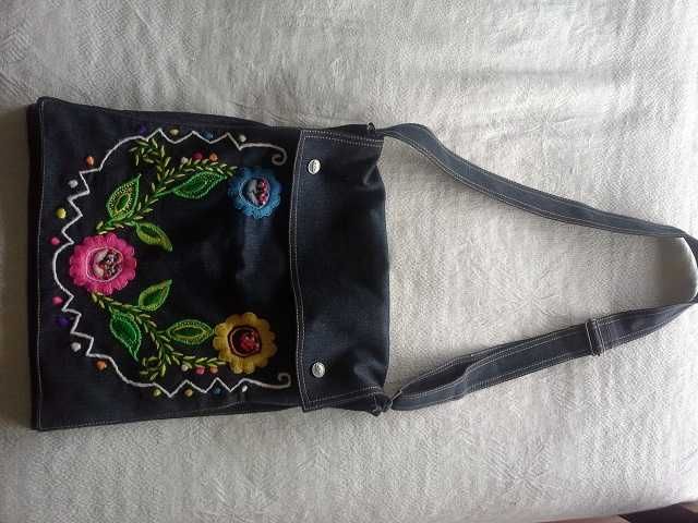 Mala / Bolsa em Ganga Bordada à Mão