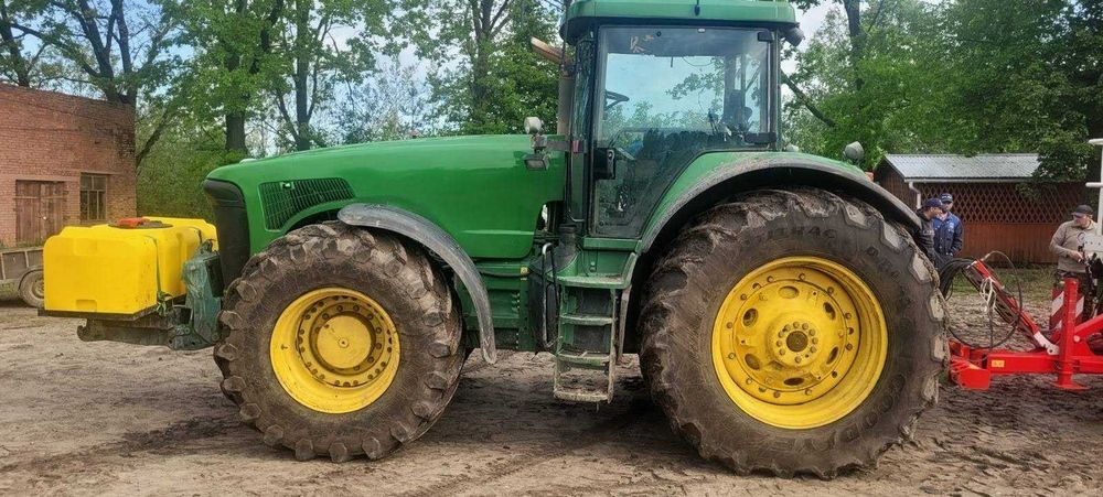 Трактор  John Deere 8520