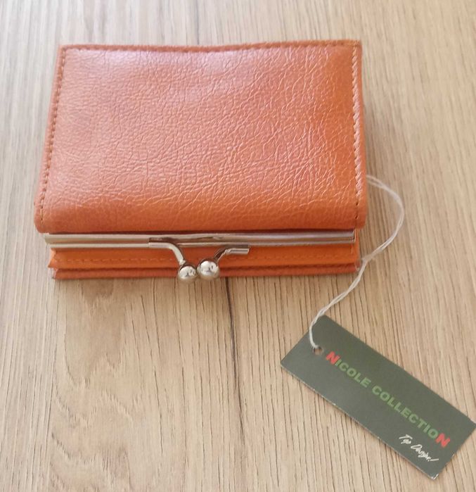 Nowy portfel Nicole Collection, kolor Pomarańczowy, 9 x 10 cm.