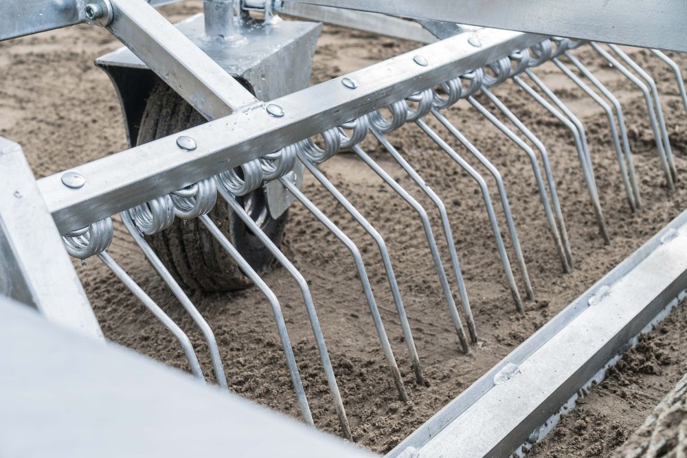 Równiarka do podłoża jeździeckiego dla koni brona do maneży równarka