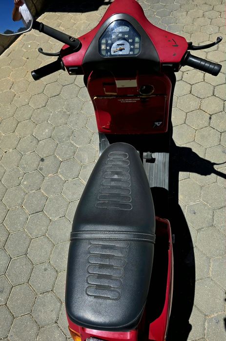 Vespa vermelha pk 50cc