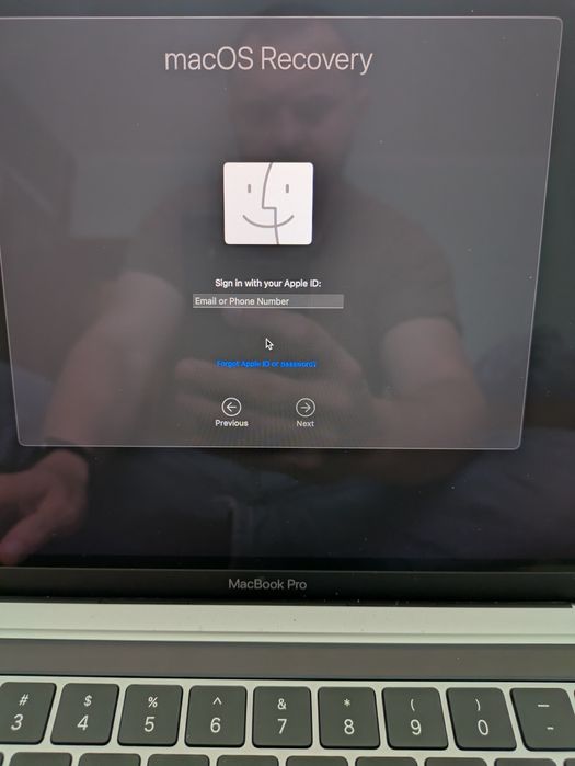 MacBook Pro  2022, 13", M2, 8/256  ГБ, нюанс або на запчастини.