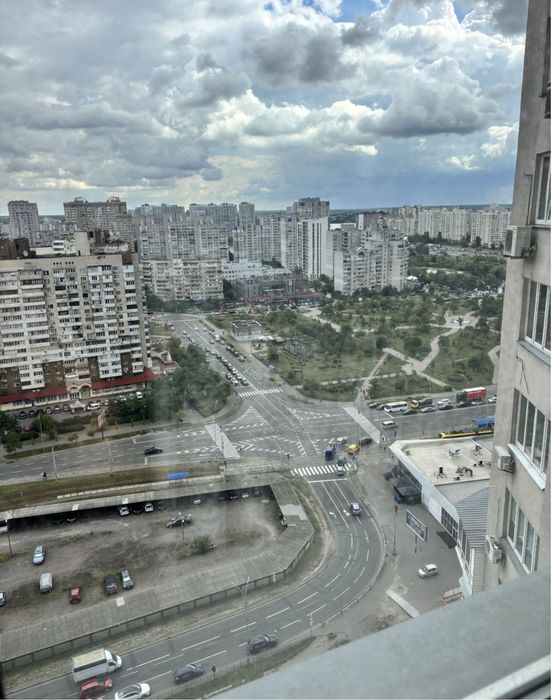 Здаю затишну кімнату для дівчини/ Позняки (ТЦ Piramida)