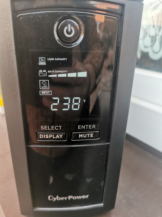 Zasilacz UPS CYBERPOWER VP700ELCD-FR 700VA 390W używany