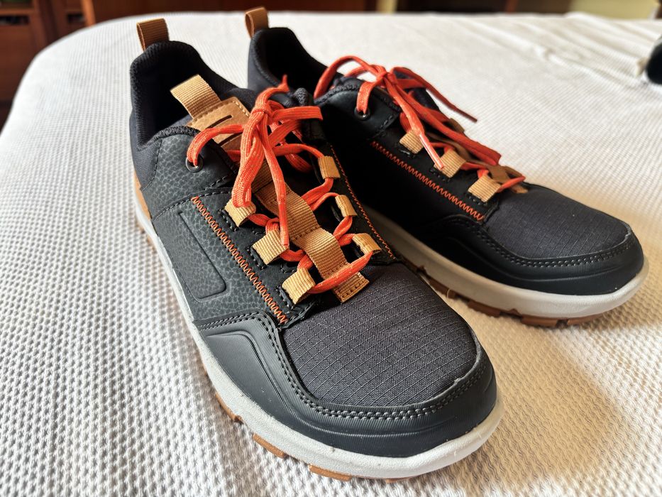 Sapatos criança novos
