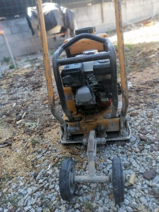 Vendo Máquina de bater calçada