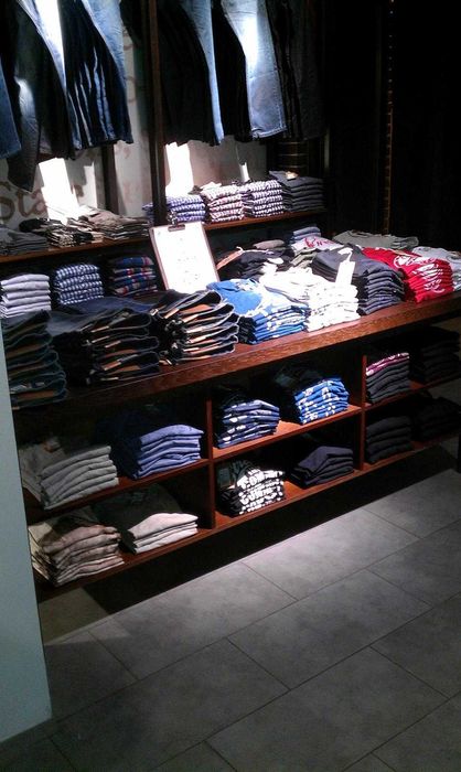 Meble Sklepowe - wyposażenie sklepu Medicine 150mkw