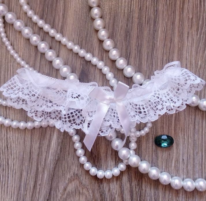 Мереживна підв'язка на ногу