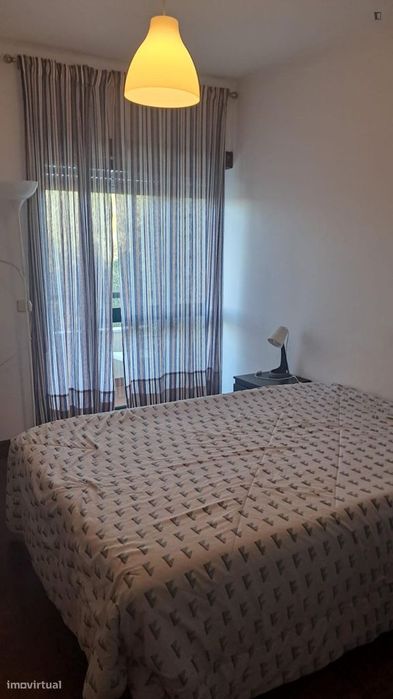 Quarto - localizado em Olivais Coimbra
