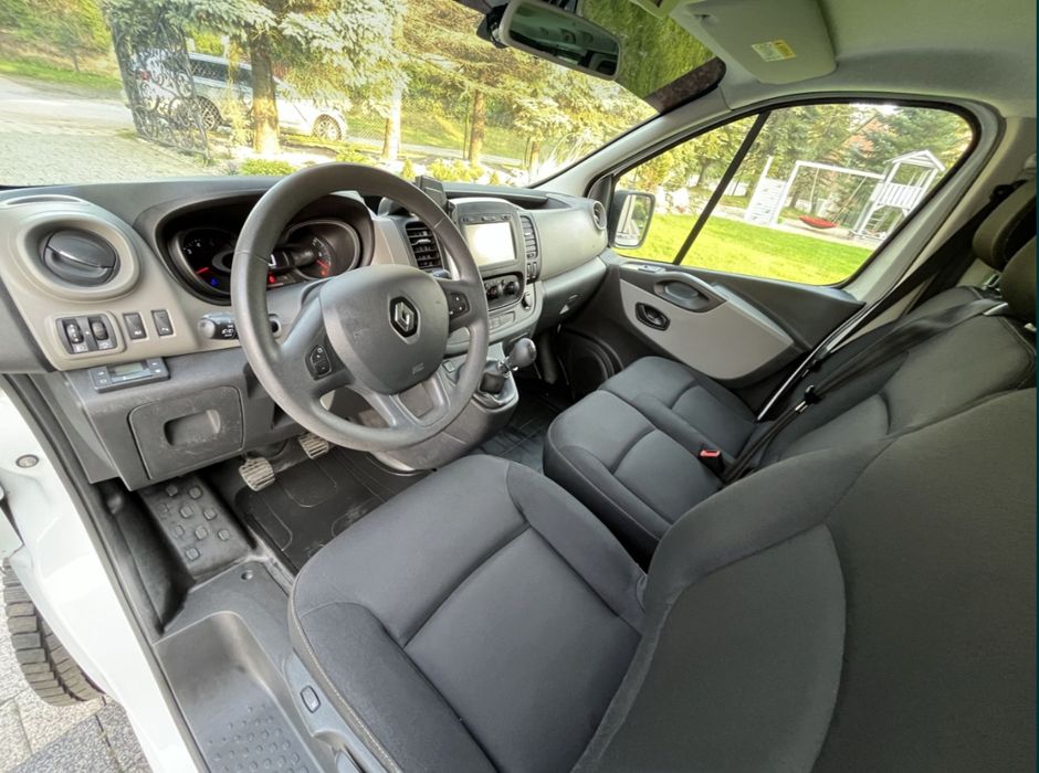 Wynajem bus 9-osobowy  Renault Trafic III