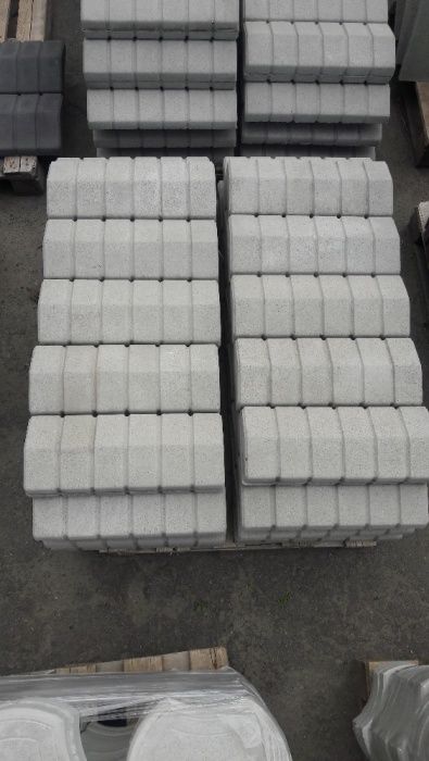 Парапети бетонні для огорожі.