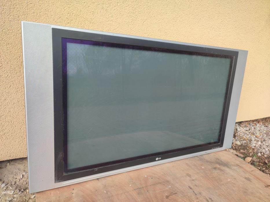 Telewizor panoramiczny LG 42"