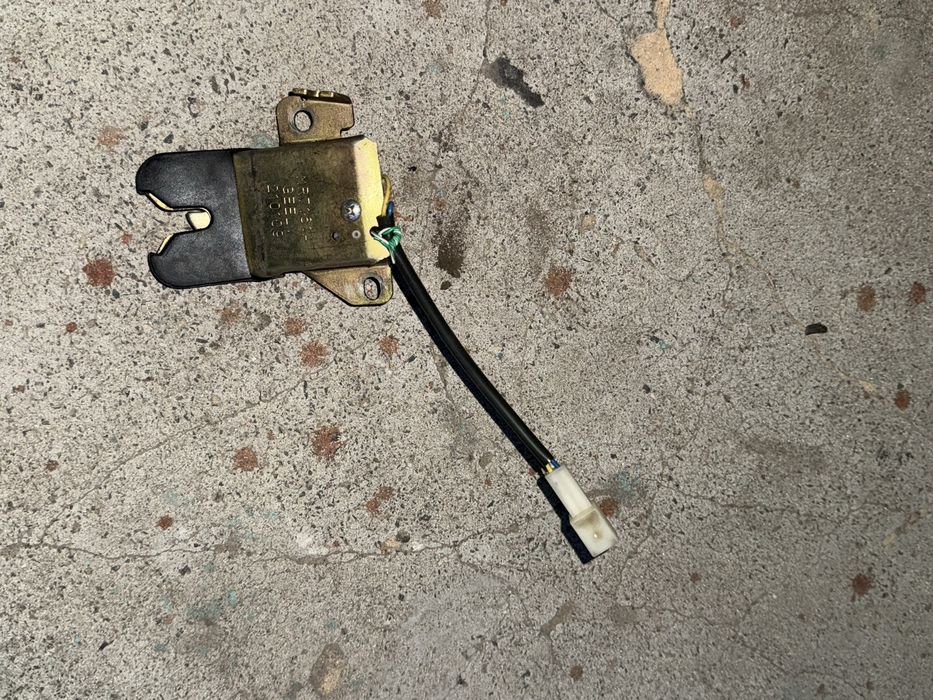 замок багажника на gelly ck