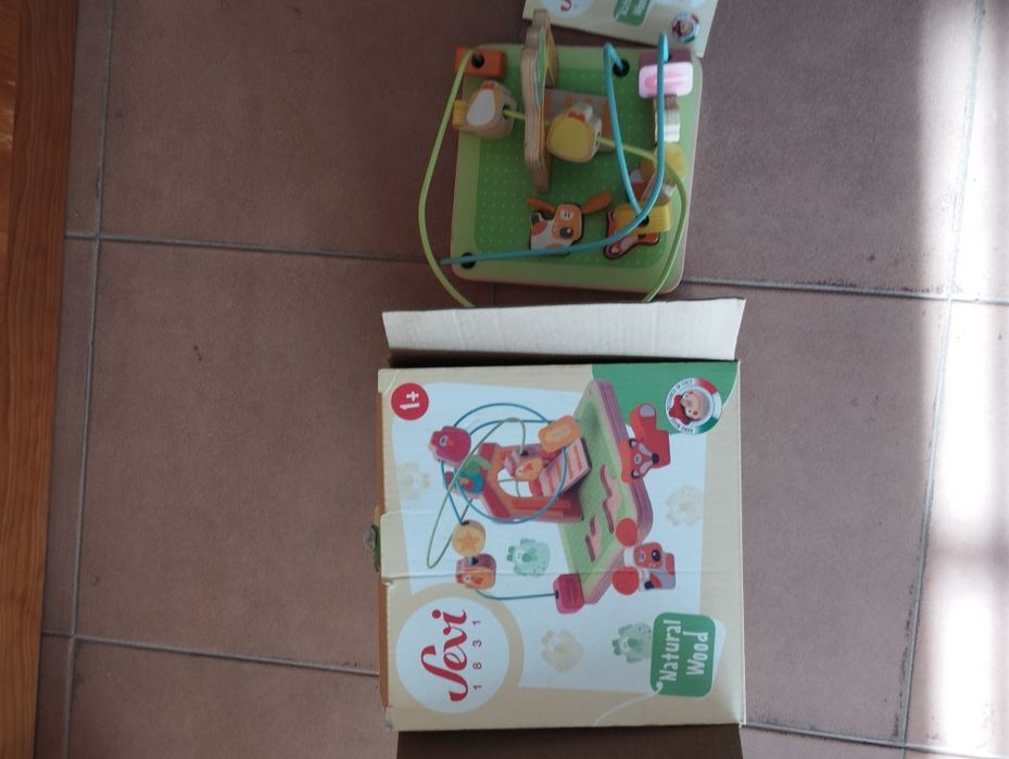 Guitarra Spiderman e labirinto granja