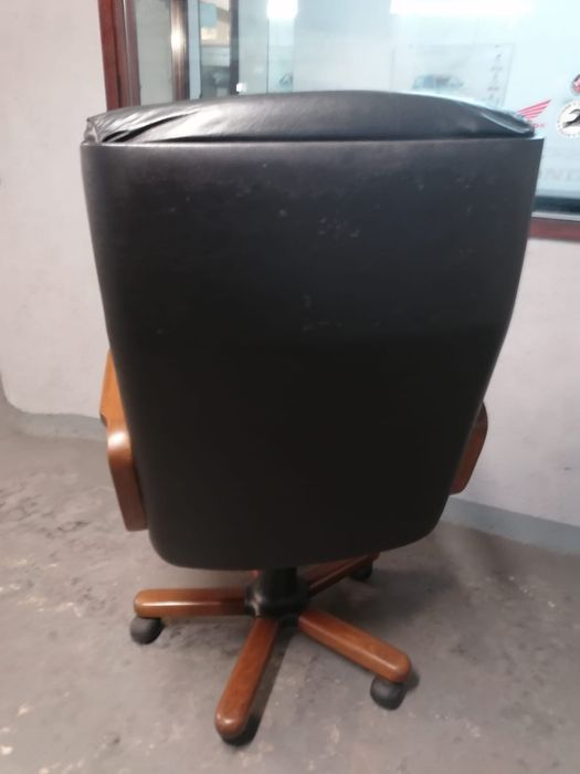 Cadeira de escritório.