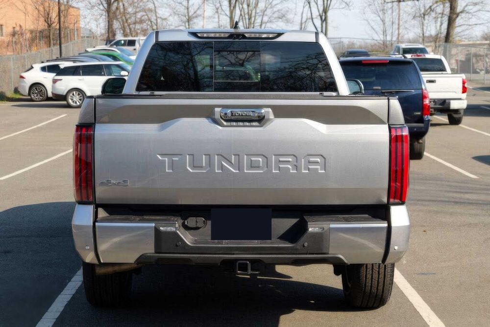 Toyota Tundra      2022