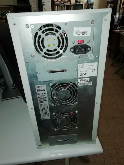 HP CD-ROM Tower (SureStore)