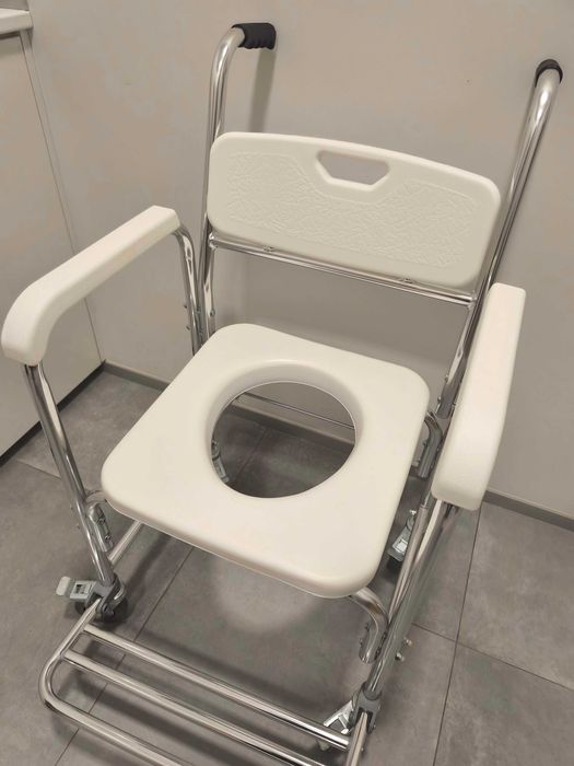 Cadeira banho/WC com repousa pés