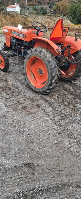 Trator kubota l185 com alfaias