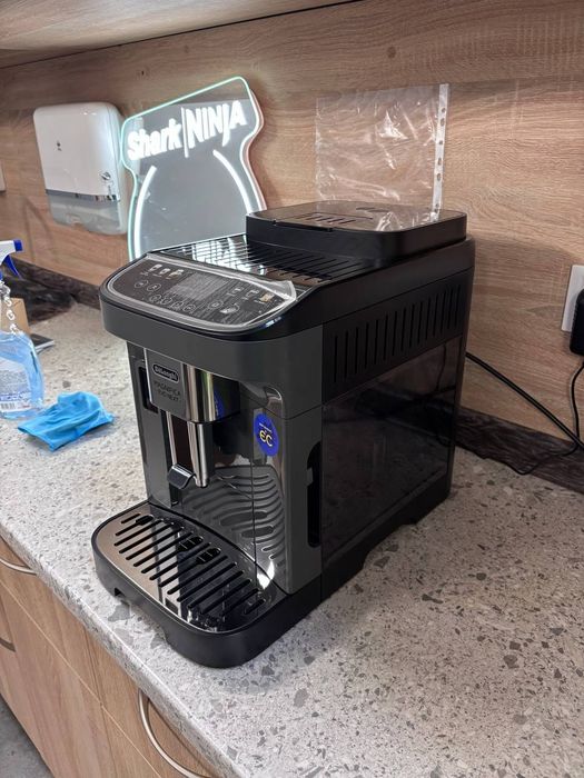 Продам новую кофемашину Delonghi  ECAM 310.60.GB