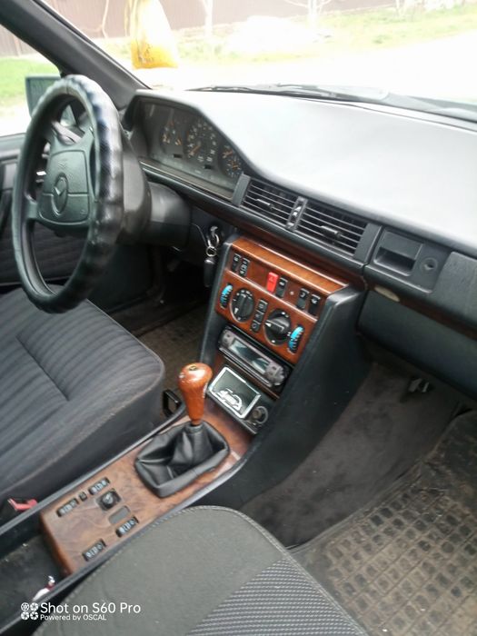 Мерседес 124е250