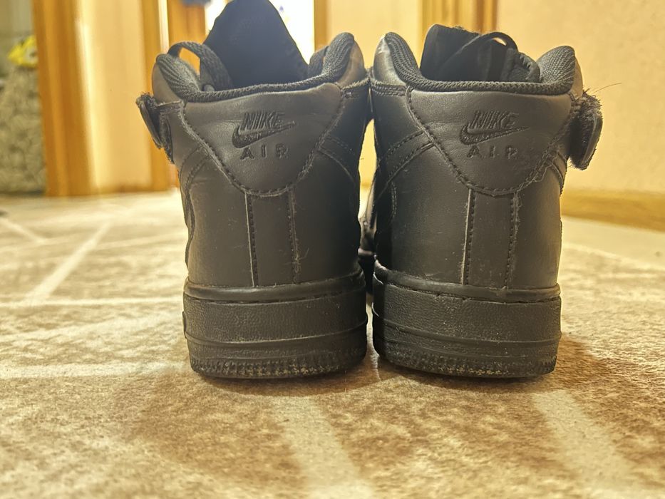 Продам кросівки Nike Air Force 1 Mid '07