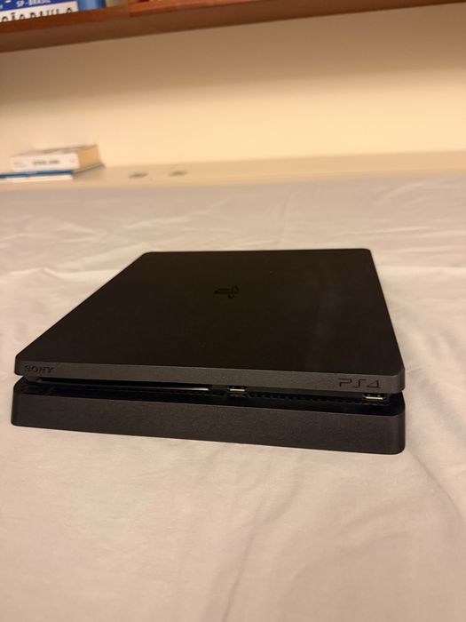 PS4 Slim 500GB + 1 Comando