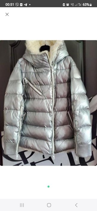 Сріблястий зимовий пуховик MONCLER. Оригінал