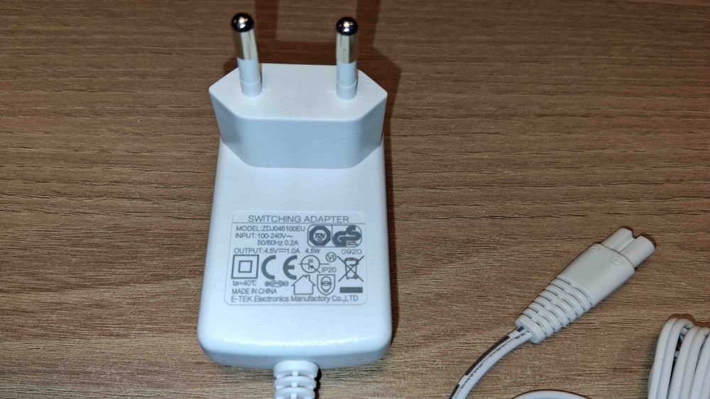 Zasilacz ZDJ045100EU 4.5V 1A Z Wtykiem "ÓSEMKA"