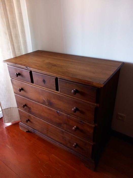 Cómoda e duas mesas de cabeceira