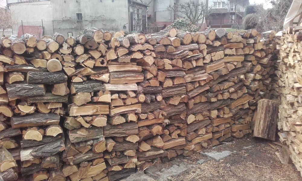 Drewno opałowe oraz kominkowe sezonowe.