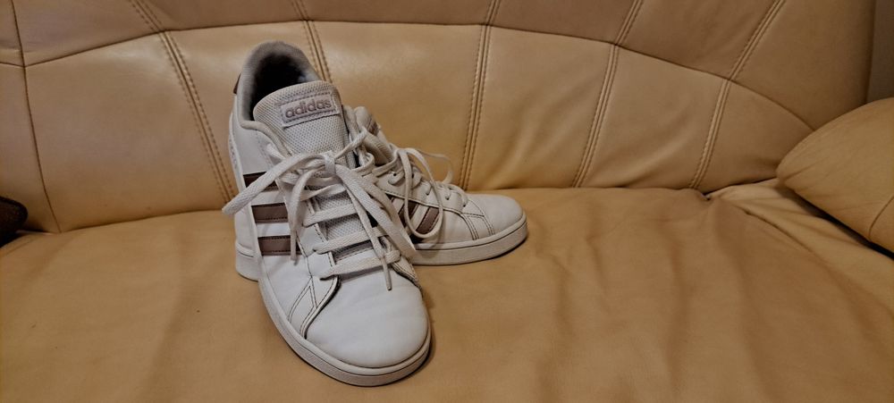 Sportowe buty dziewczęce Adidas r. 36,5