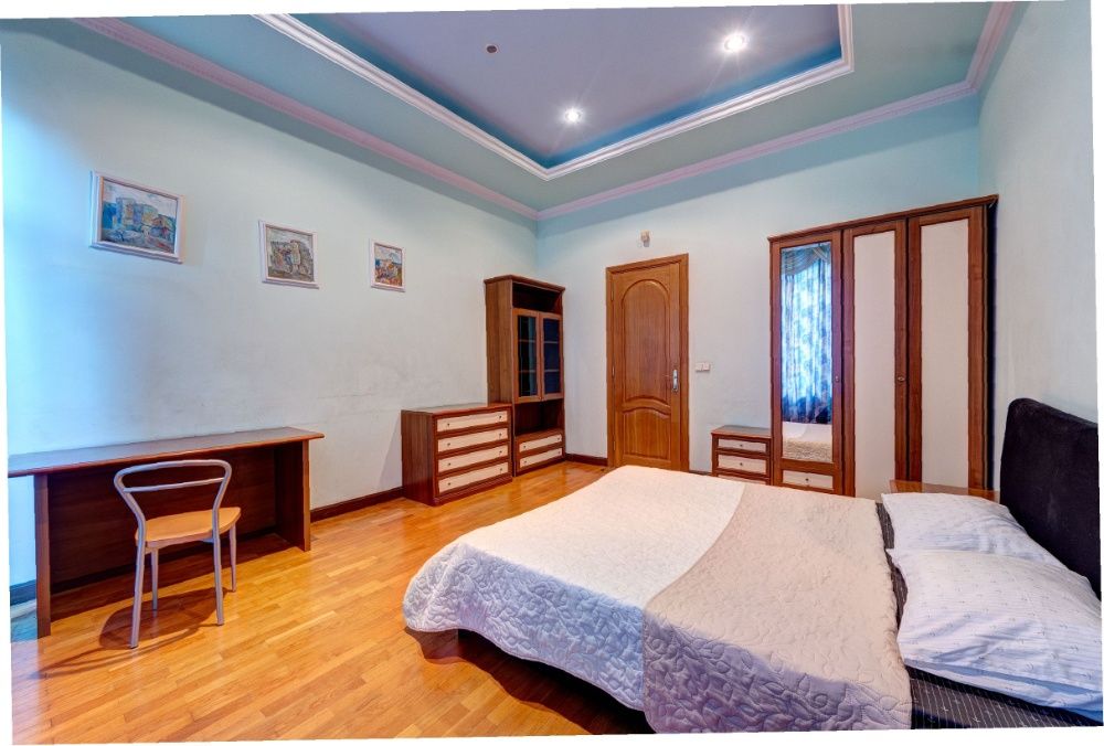 Посуточно 3к квартира в центре на улице Большая Васильковская 46