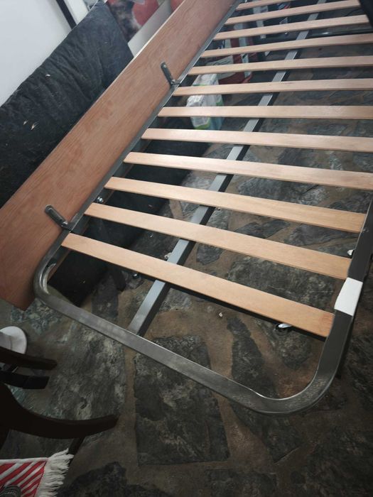 Cama de gaveta usada em bom estado