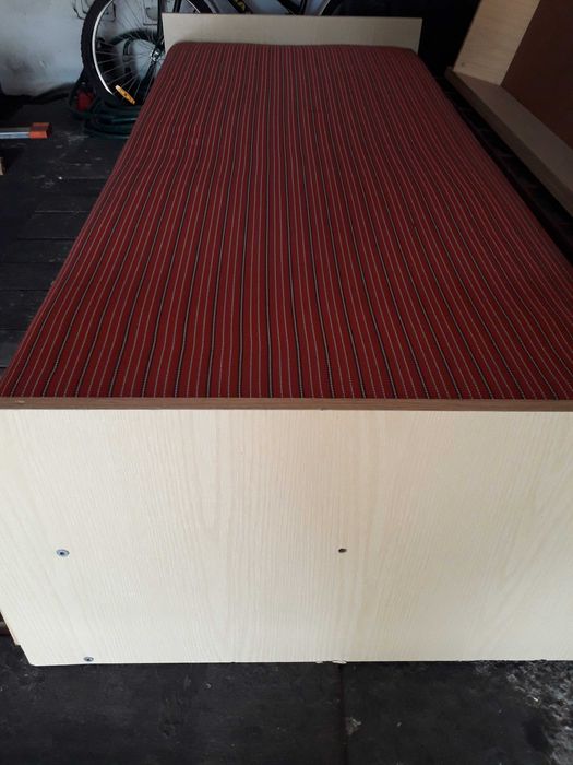 Tani  tapczan dwuosobowy rozkładany. Tylko 250 zł