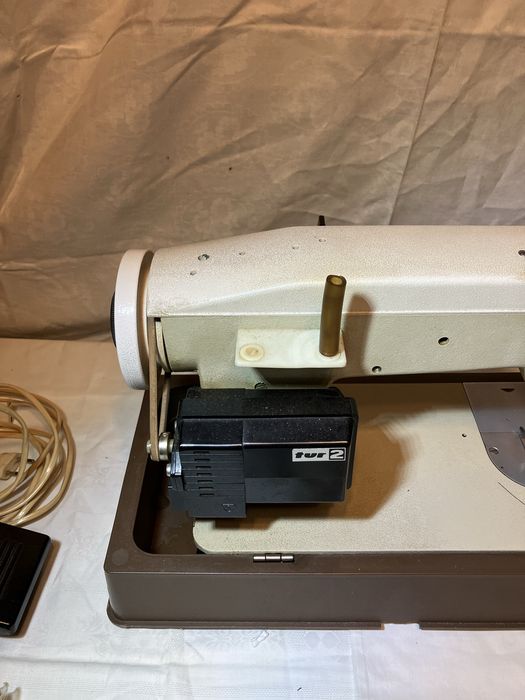 Maszyna do szycia Łucznik 702 walizka Tur2 plus 100 igieł