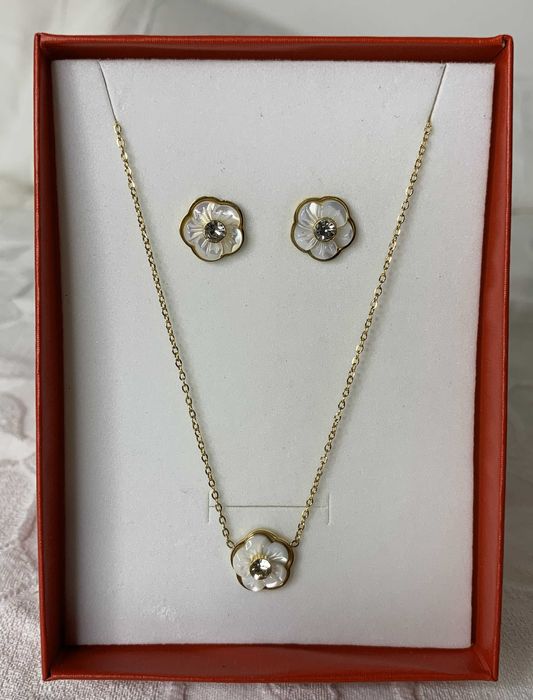 Conjunto colar e brincos com flores – dourado, aço inoxidável