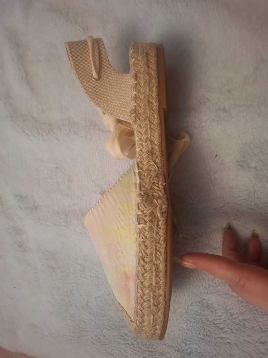 Nowe tęczowe wiązane espadryle, ideal Shoes rozmiar 39