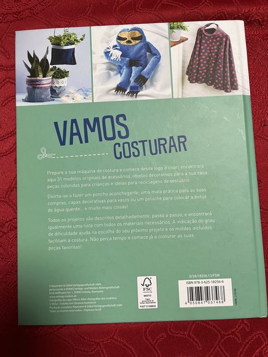 Livro de costura com moldes