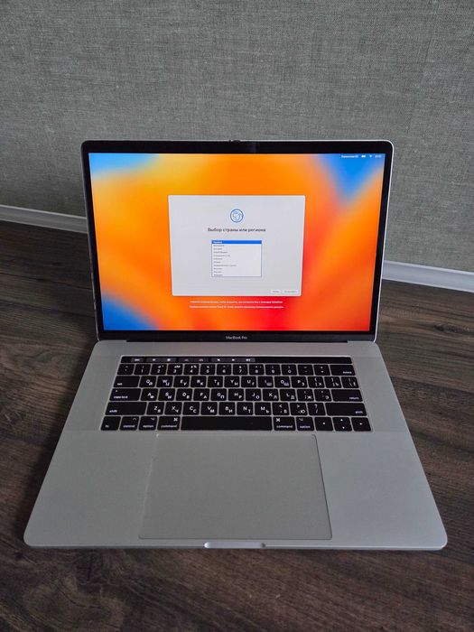 MacBook Pro 15" / 2017 года / Intel i7 2.9 / Radeon Pro 560 4GB / RAM 16GB / SSD 512 GB / Touch Bar
