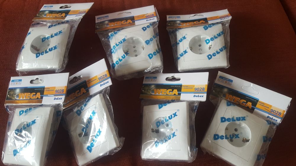 Продам розетки Delux Wega 7 штук