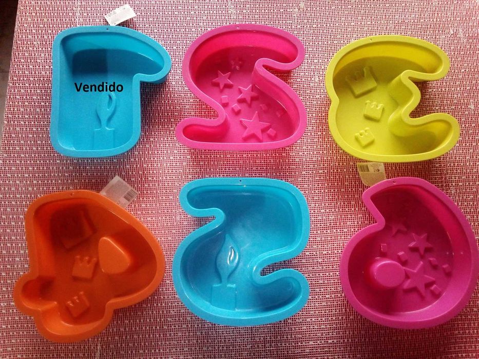 Silicone Cake Molds424127607415121921