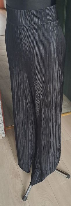 Eleganckie spodnie w prążki na wysoką osobę