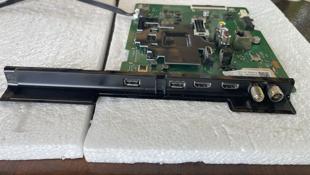 Материнська плата від телевізора Samsung QE50Q60TAUXUA Main Board Mainboard