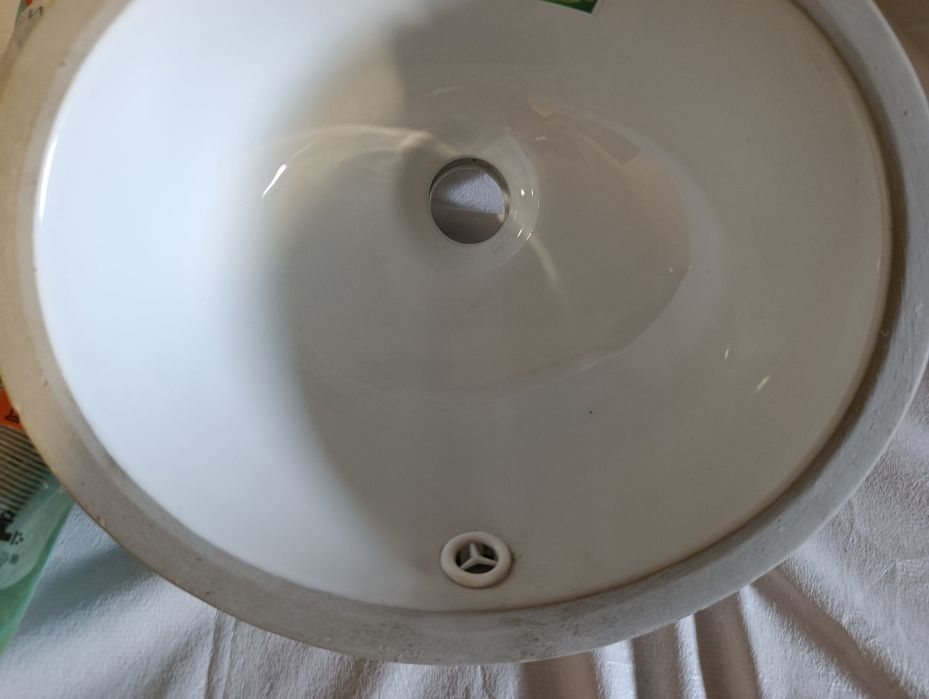 Nowa umywalka pod zabudowę