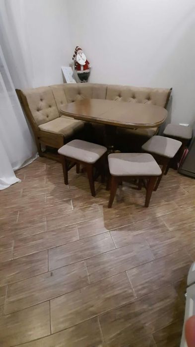 Обідній стіл
ніжка з масиву дуба
стільниця