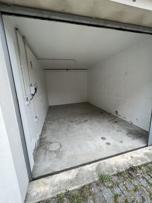 Aluga se garagem fechada (centro de ermesinde)