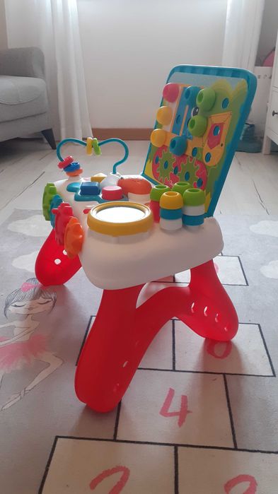 Mesa de actividades bilingue Chicco